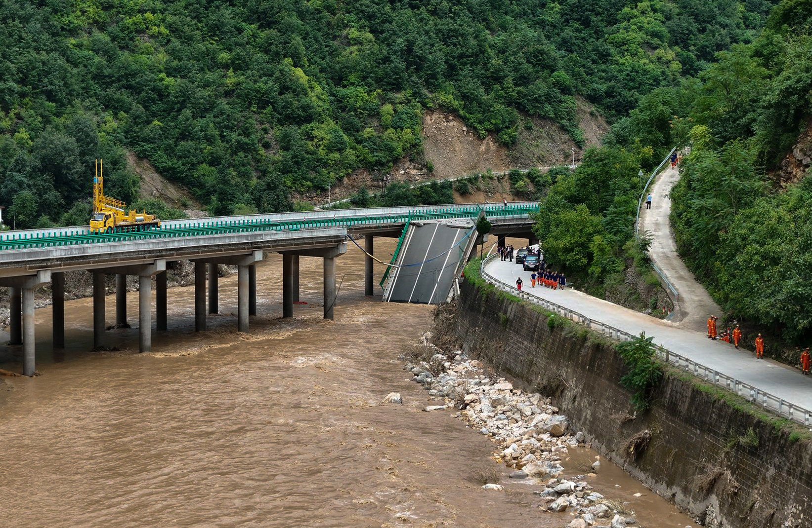 Bridge Collapse in Shanxi Province Claims 12 Lives Amid Widespread Flooding in China