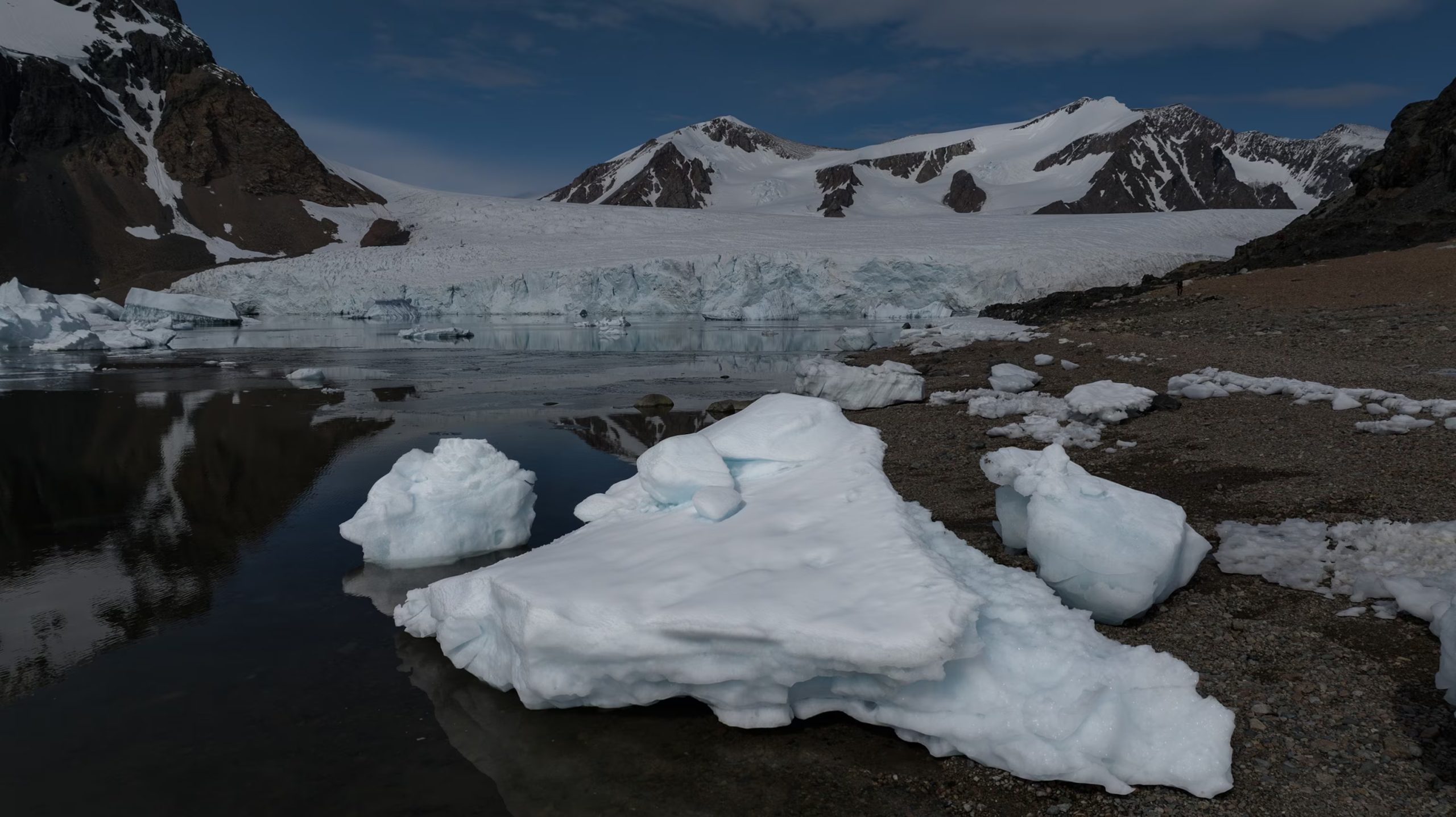 Climate Change Lengthens Earth's Days, Impacting Global Timekeeping and Technology