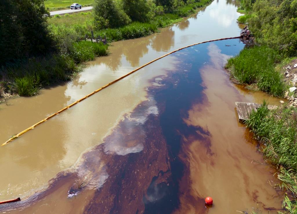 Oil Spill in Bayou Lafourche Prompts Water Conservation Notice and Cleanup Efforts