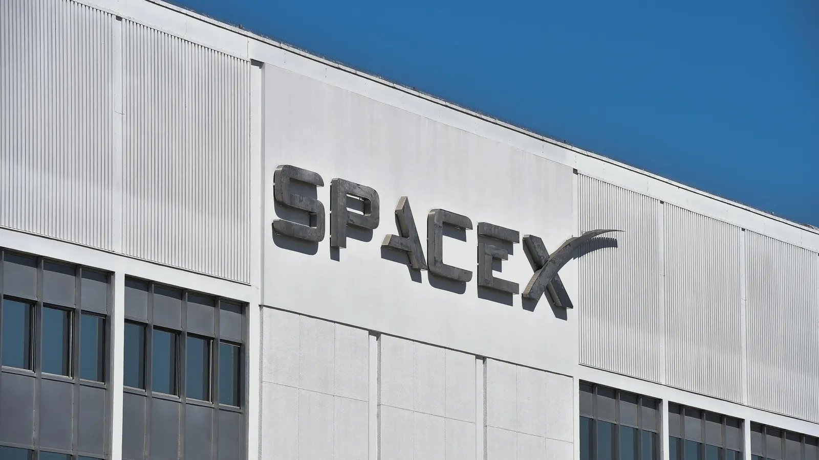 SpaceX Competitors Recruit Staff Amid Headquarters Move to Texas