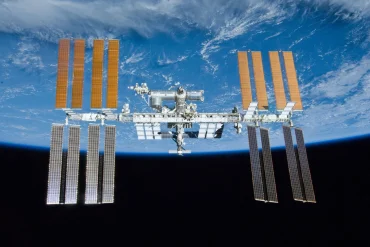 SpaceX Tasked with Decommissioning the ISS by 2031, Awarded $843 Million Contract