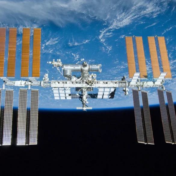 SpaceX Tasked with Decommissioning the ISS by 2031, Awarded $843 Million Contract