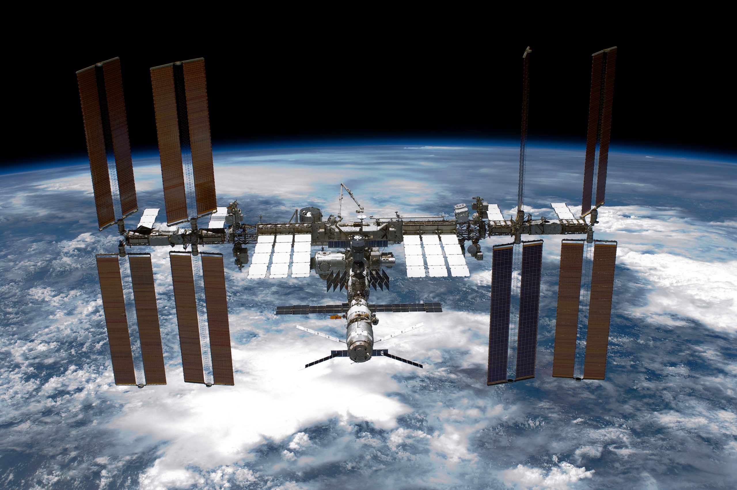 SpaceX Tasked with Decommissioning the ISS by 2031, Awarded $843 Million Contract