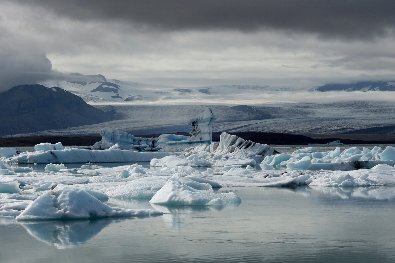 Antarctic Ice Melt Fuels Bedrock Uplift, but Sea-Level Rise and Climate Change PersistAntarctic Ice Melt Fuels Bedrock Uplift, but Sea-Level Rise and Climate Change Persist