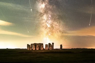 Astrophotographer Captures Perseid Meteor Shower Over Stonehenge, Highlighting the Importance of Dark Skies