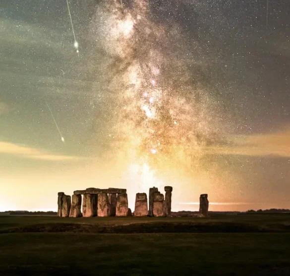 Astrophotographer Captures Perseid Meteor Shower Over Stonehenge, Highlighting the Importance of Dark Skies