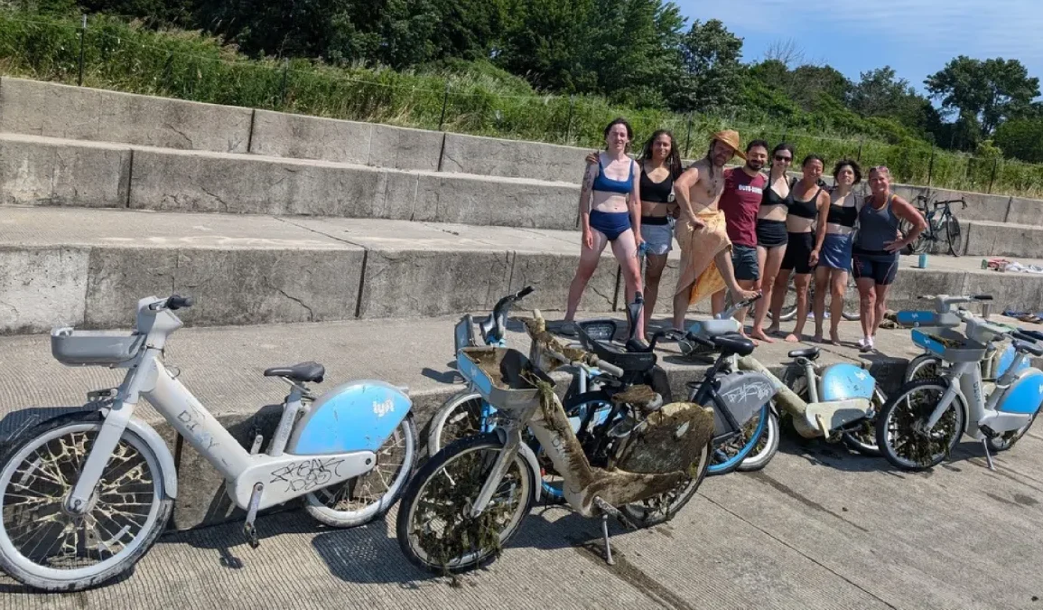 Chicago Volunteers Remove Dangerous Divvy Bikes from Lake Michigan