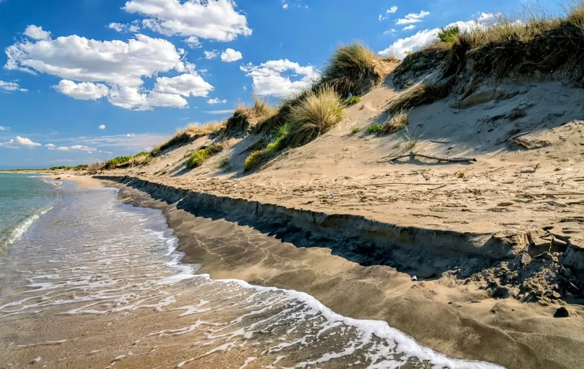 Scientists Test Electrical Method to Strengthen Sand and Combat Coastal Erosion