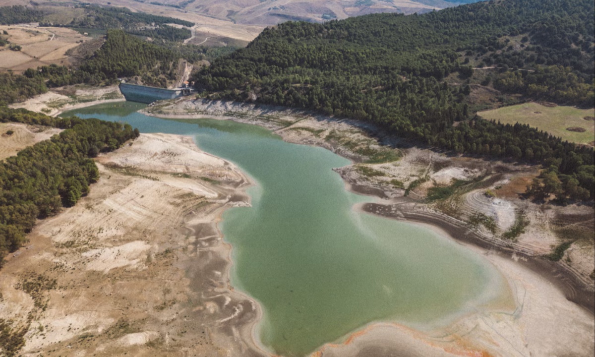 Sicily's Drought Crisis Wheat Losses Wildfires and Tourism Strain Amid Severe Water Shortage