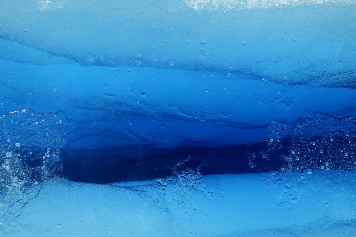 Underwater Drone Reveals Dramatic Antarctic Ice Shelf Landscape, Enhancing Understanding of Ice Melting and Global Warming