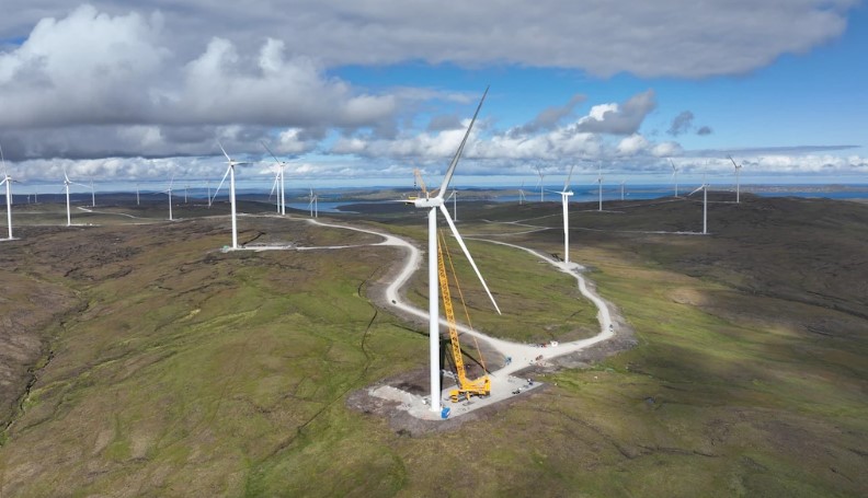 Shetland Isles have begun exporting power to mainland Britain from the UK's most productive onshore wind farm