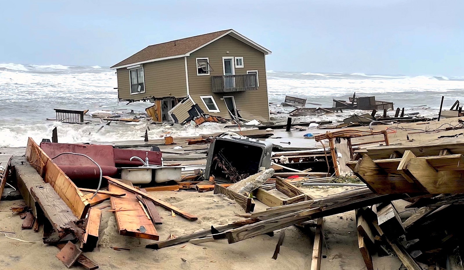 Outer Banks Erosion and Storms Threaten Homes in Rodanthe, Raising Concerns Over Collapsing Properties