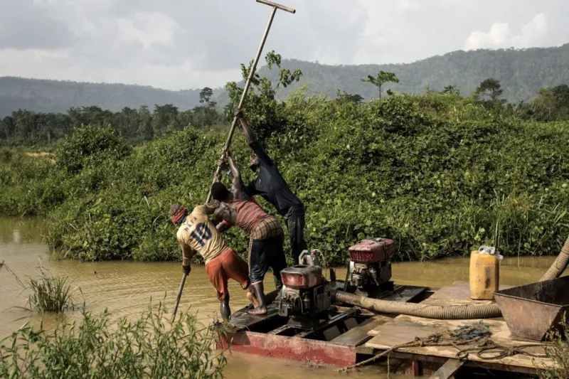 Artist Uses Polluted River Water to Highlight the Ecological Crisis of Illegal Gold Mining in Ghana