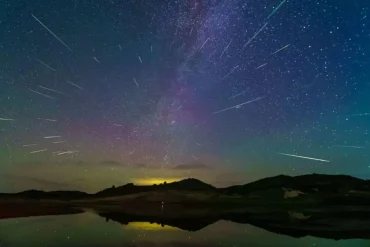 Catch the Orionid Meteor Shower This Weekend Despite Bright Moonlight Challenges