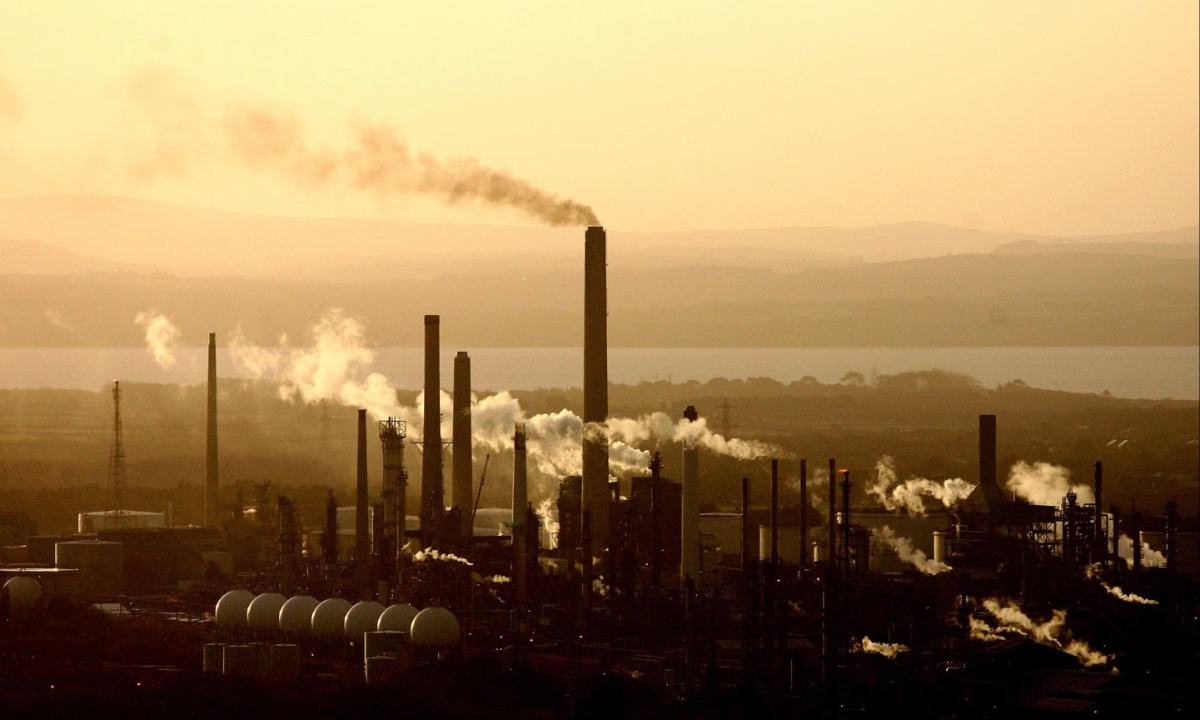 Climate Change Committee Urges UK to Achieve 81% Greenhouse Gas Emission Reduction by 2035