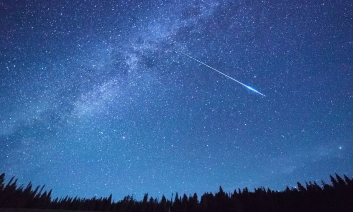 Draconid Meteor Shower Peaks Early, Offering Ideal Viewing Conditions Under Dim Crescent Moon