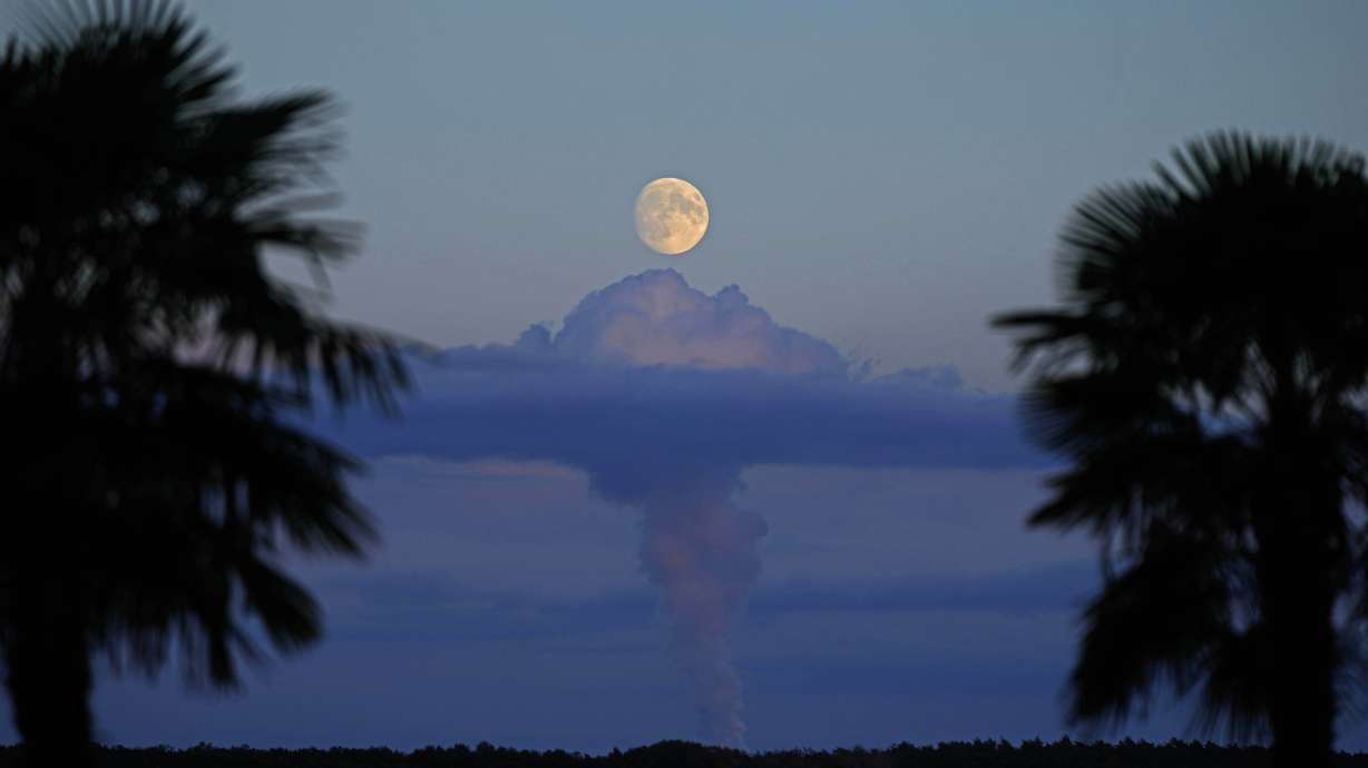 Experience the Spectacle: Minnesota's Celestial Highlights Featuring the Hunter’s Supermoon and Rare Comet