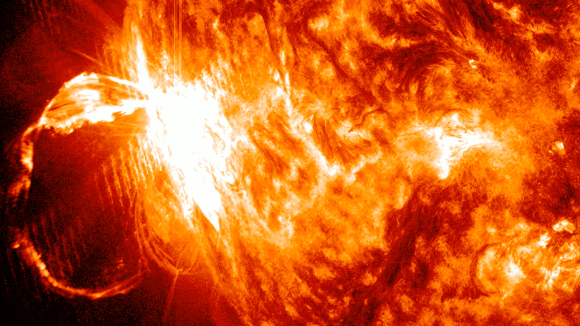 Intense X3.3 Solar Flare from Sunspot AR3869 Triggers Radio Blackouts and Heightens Geomagnetic Storm Potential