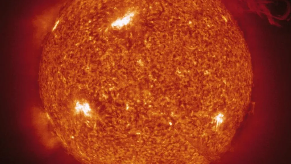 Solar Storm Approaches Earth, Raising Concerns for Power Grids Already Strained by Hurricanes