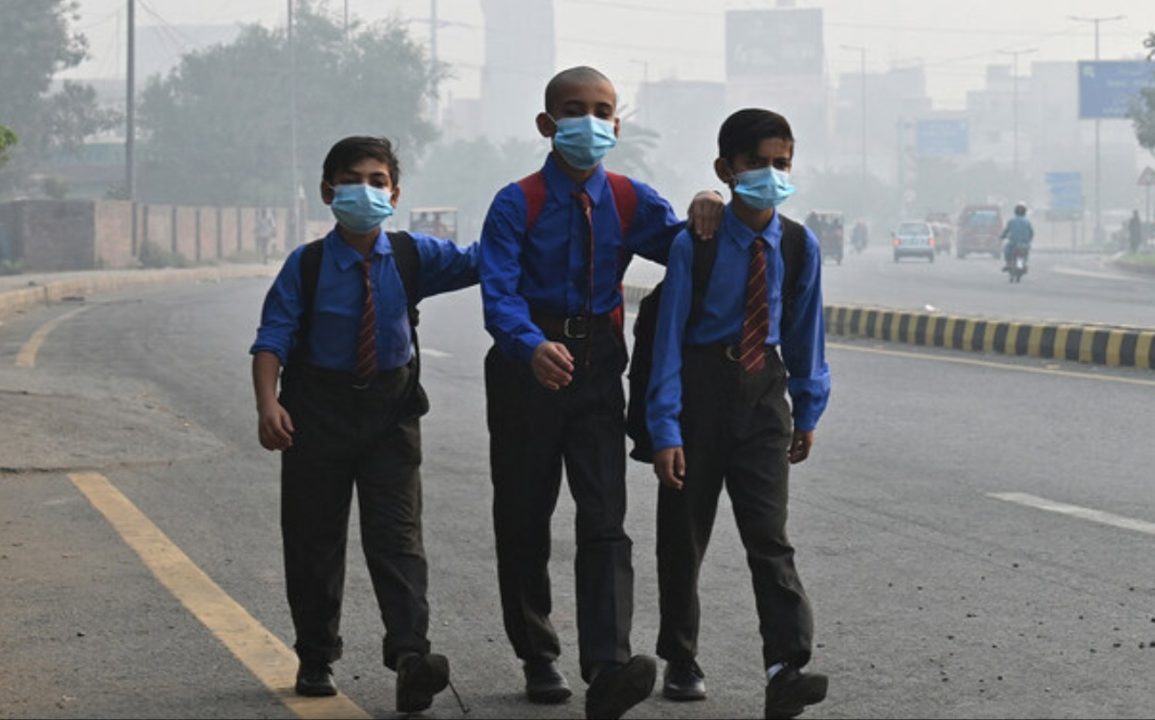 Primary Schools in Lahore Close as Toxic Smog Crisis Threatens Public Health and Child Safety