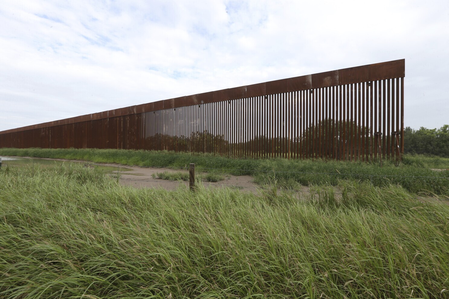 Federal Judge Rules Biden Administration Violated Environmental Law in Halting Border Wall Construction