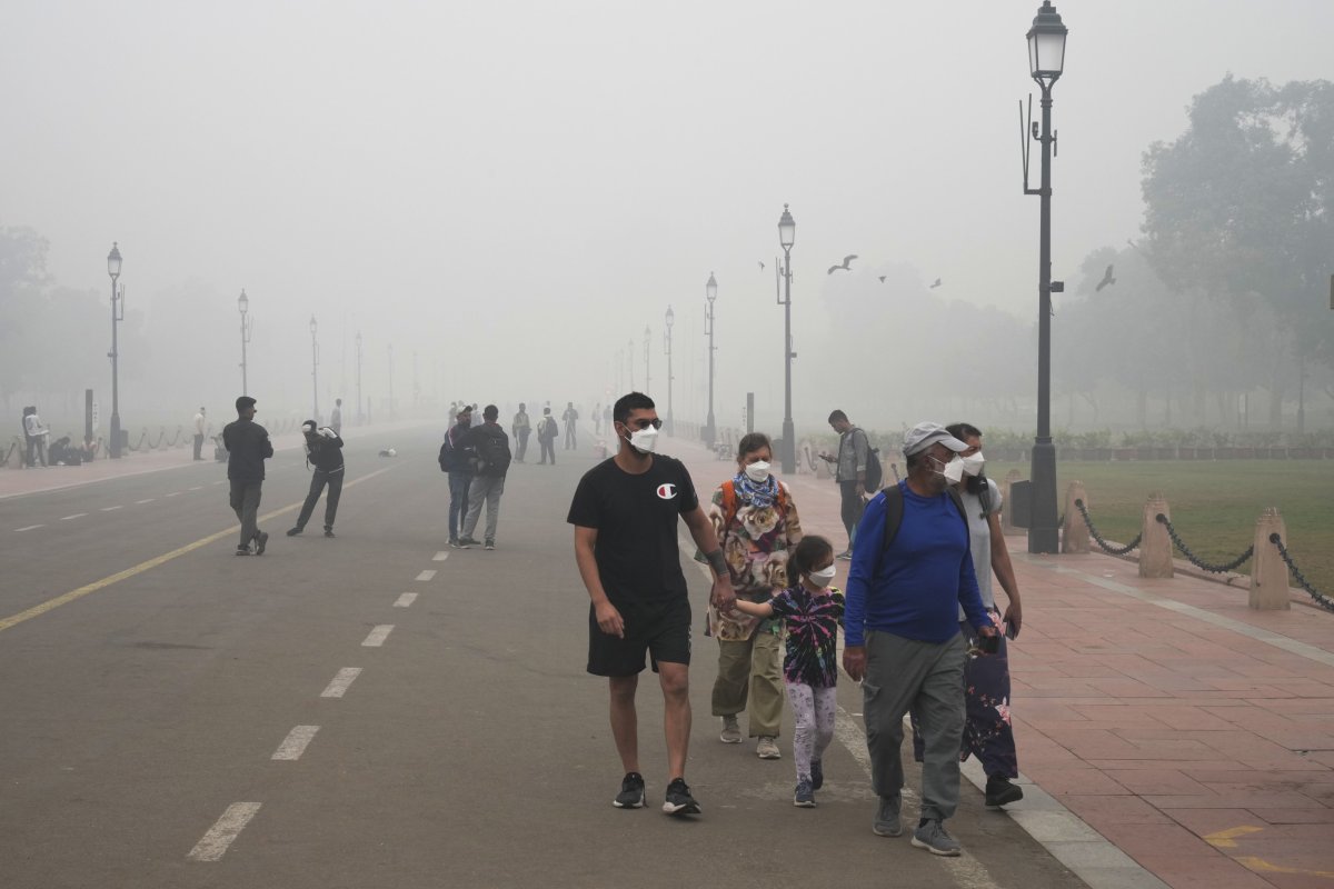 Rising Air Pollution Drives Delhi Families to Seek Safer Environments Amid Health Fears