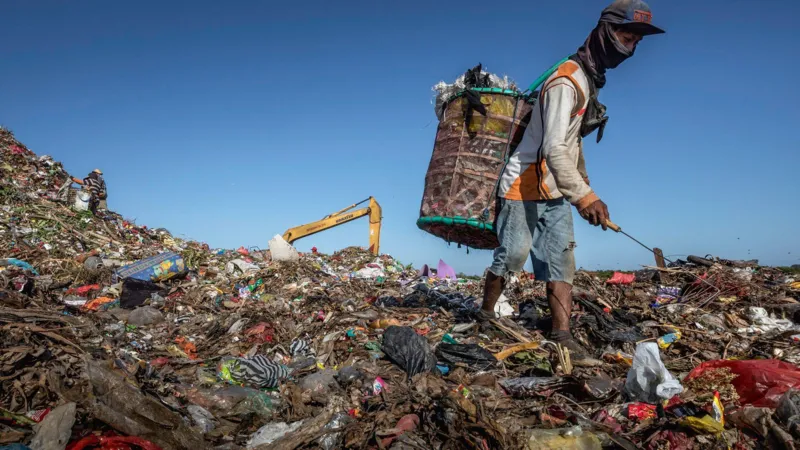 Plastic Treaty Stalls as Nations Clash Over Production Cuts and Pollution Control