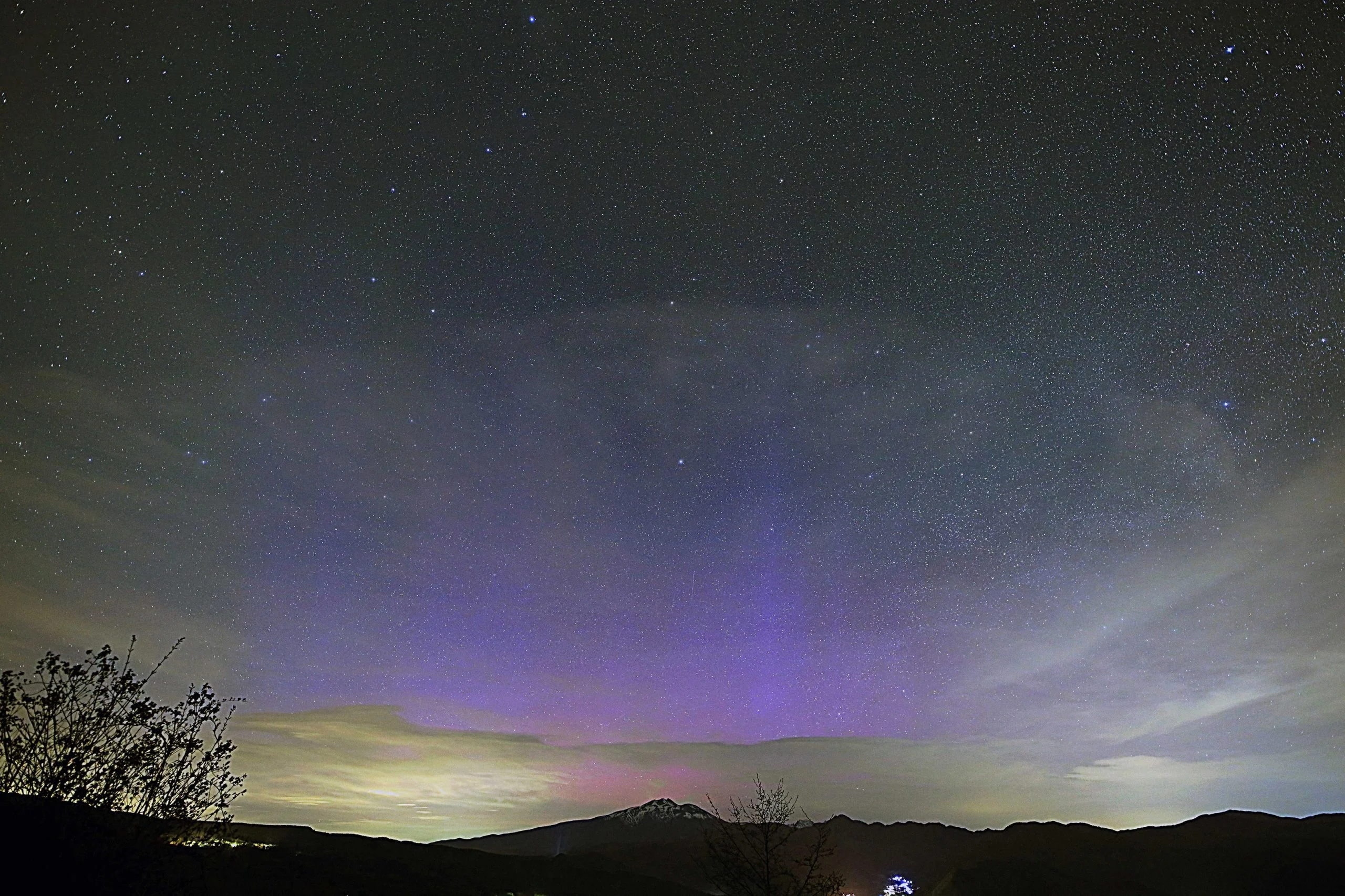 Unprecedented Blue Auroras Over Japan Challenge Existing Theories on Atmospheric and Geomagnetic Processes